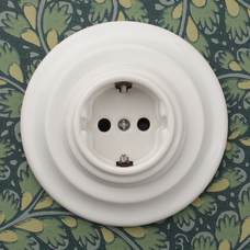 FND STIKKONTAKT SCHUKO MED PILLESIKRING PORCELÆN HVID
